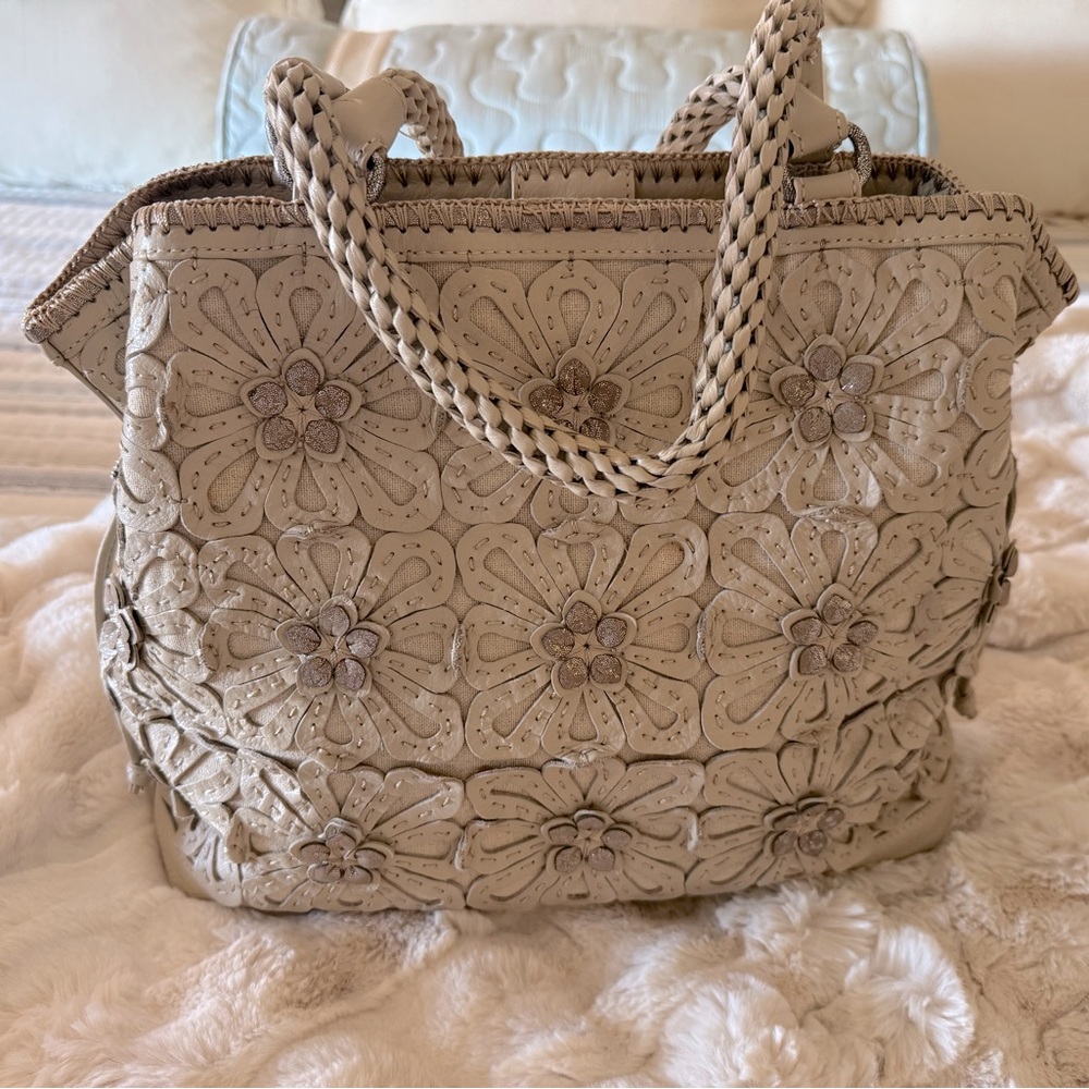BRIGHTON GLORIA MASTERPIECE Leather Floral XL HANDBAG
TOTE Retail $520.00
